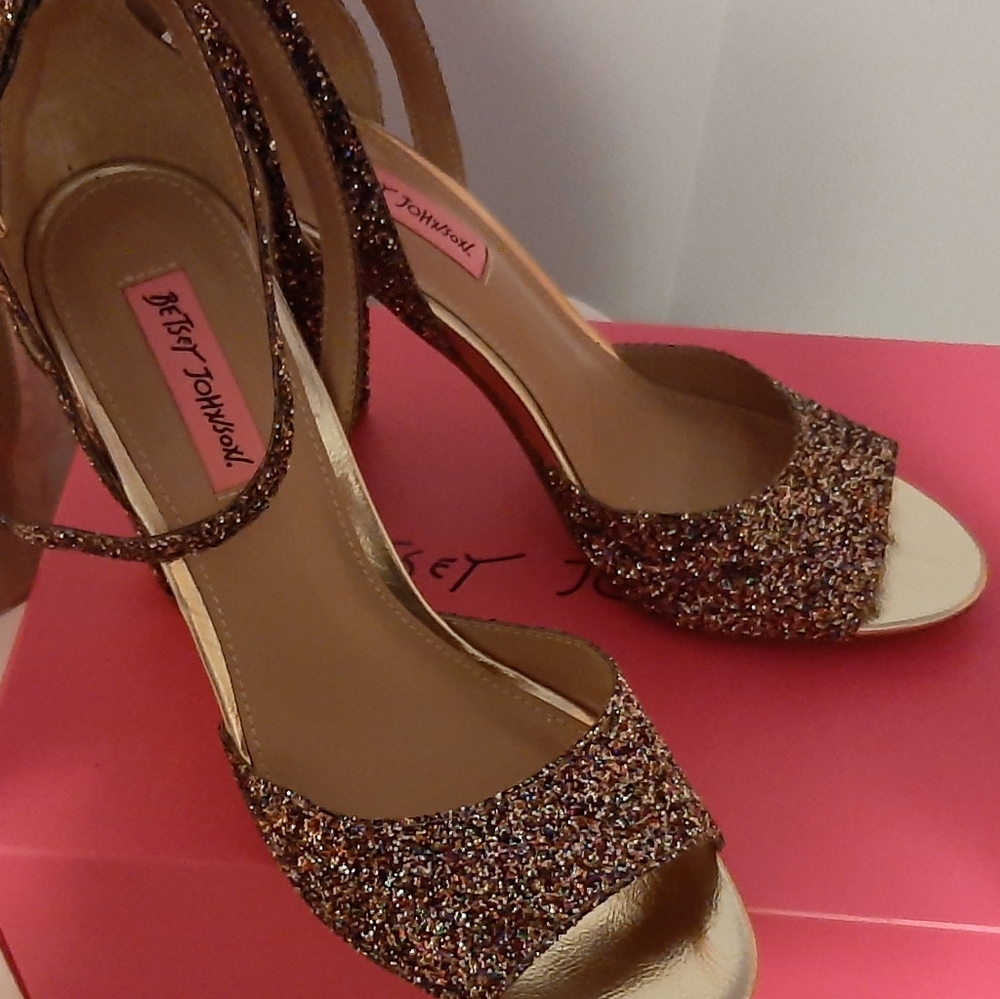 NEW Betsey Johnson Glitter Heels